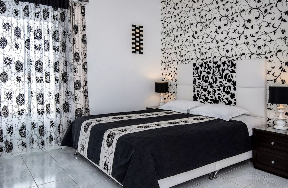 Deluxe, Queen Bed