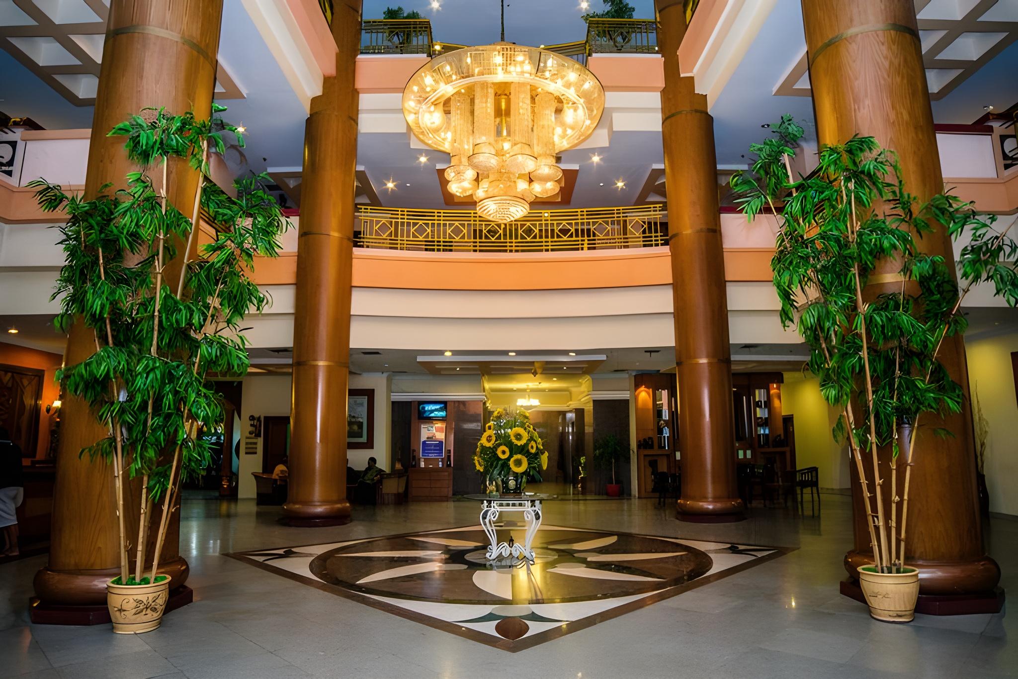 Abadi Hotel & Convention Center 10/50
