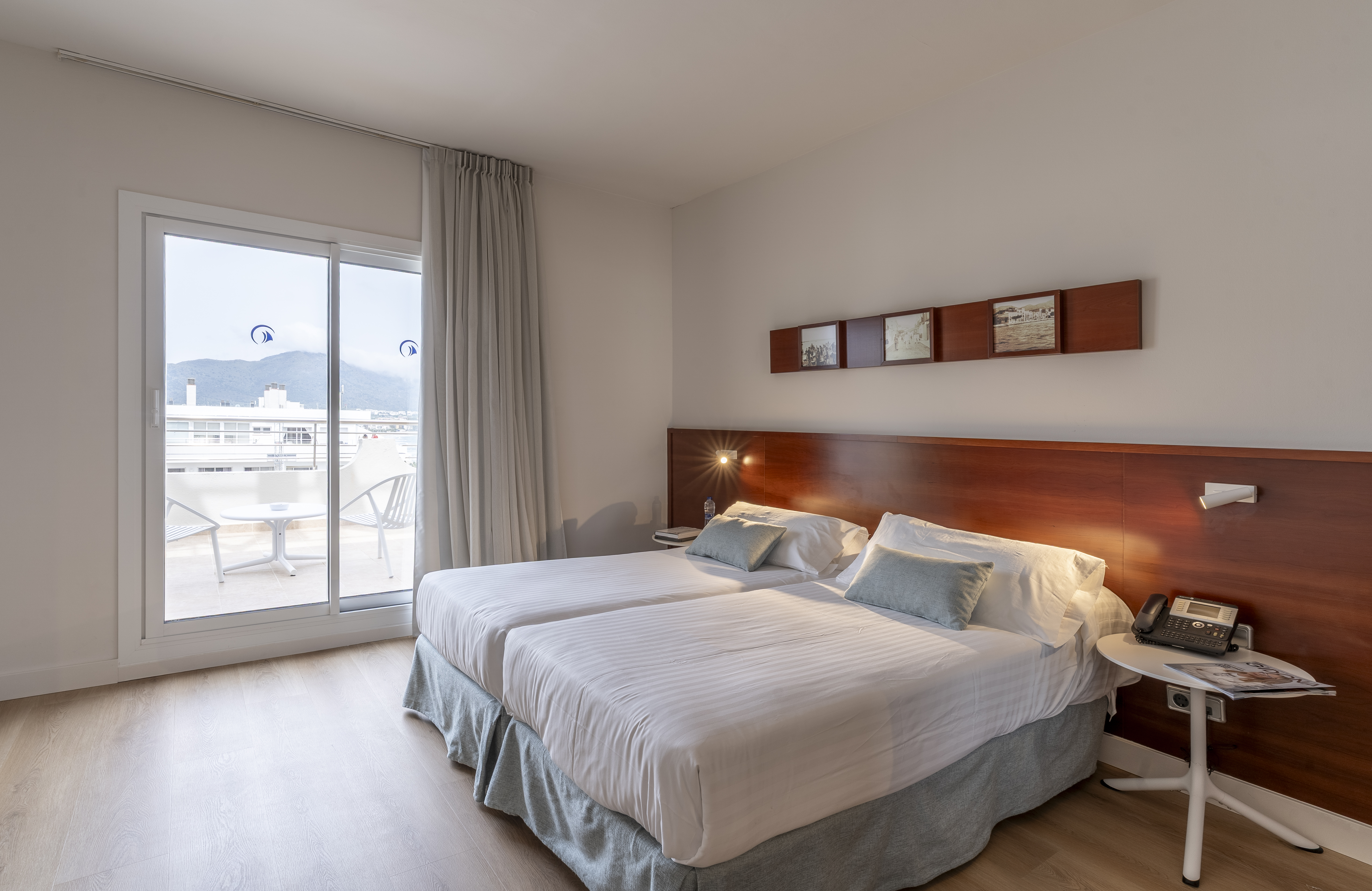 Superior, Double Bed, Side Sea View