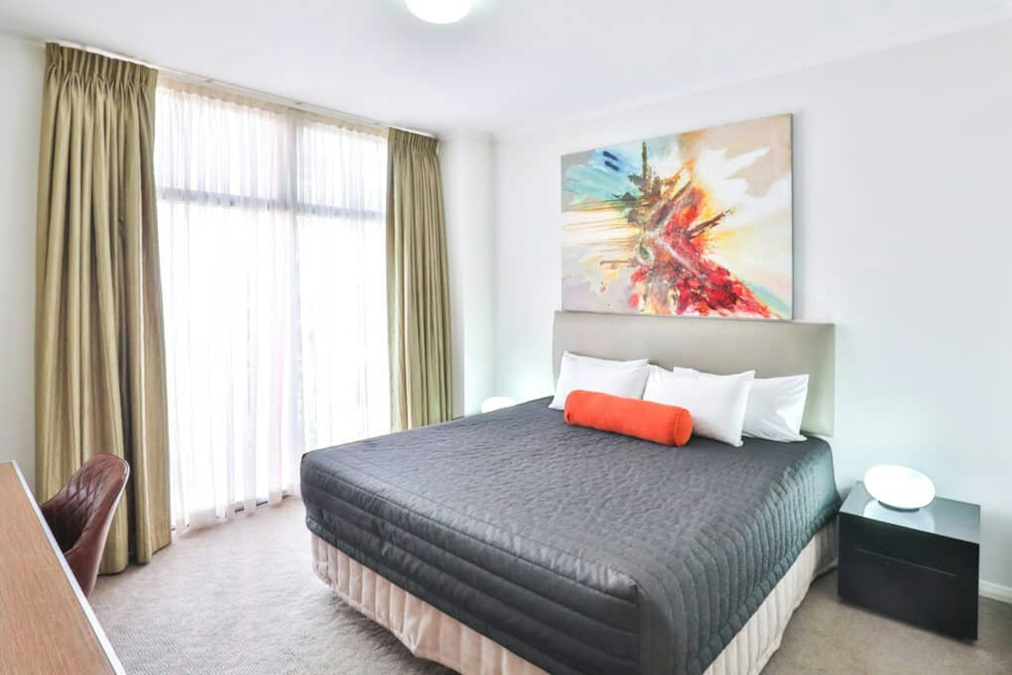 Indulge Apartments Ontario 1/10