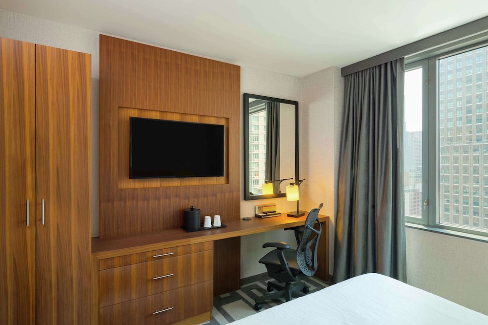 Hilton Garden Inn New York/Central Park South-Midtown West 42/43