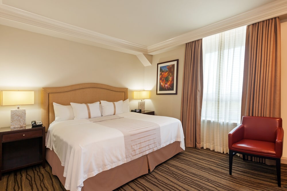Grand Galvez Resort, Autograph Collection 19/62