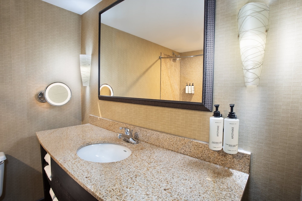 Crowne Plaza Hotel Greenville I 385 Roper Mtn Rd 74/77