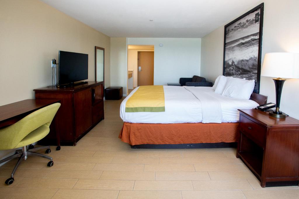 Deluxe, King Bed, Ocean Front, Aqua Vista Resort Hotel 4/6