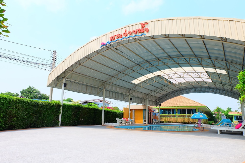 P Paradise Hotel 41/50