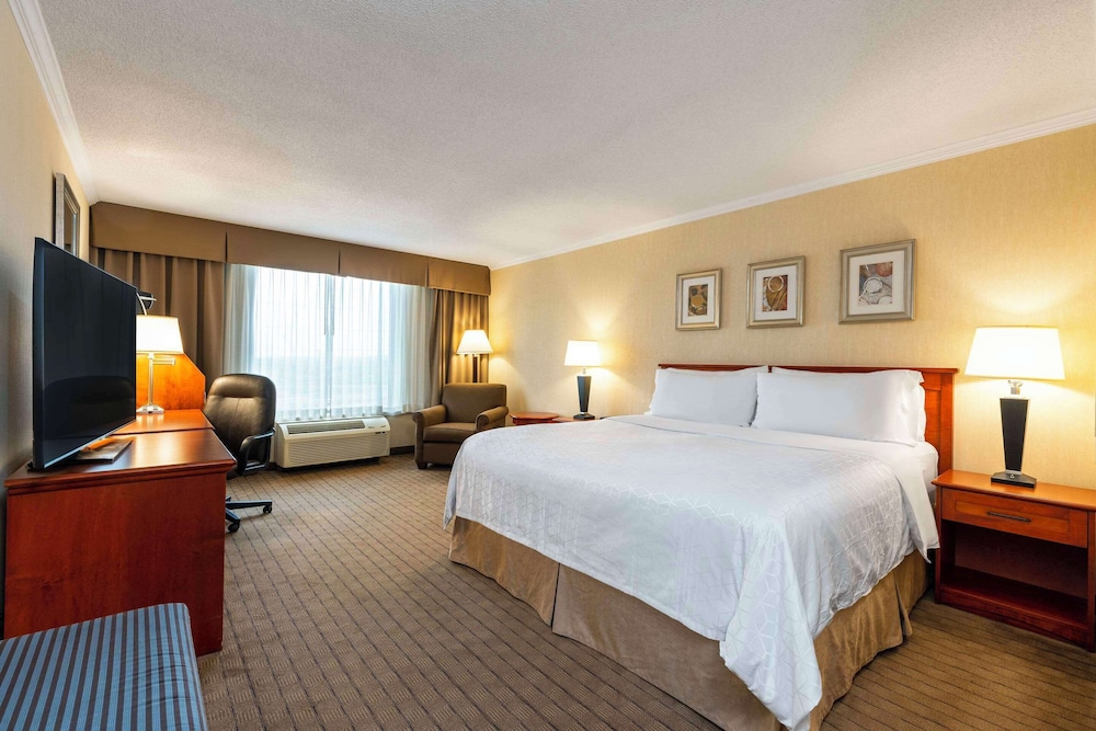 Allure Hotel & Conference Centre 11/50