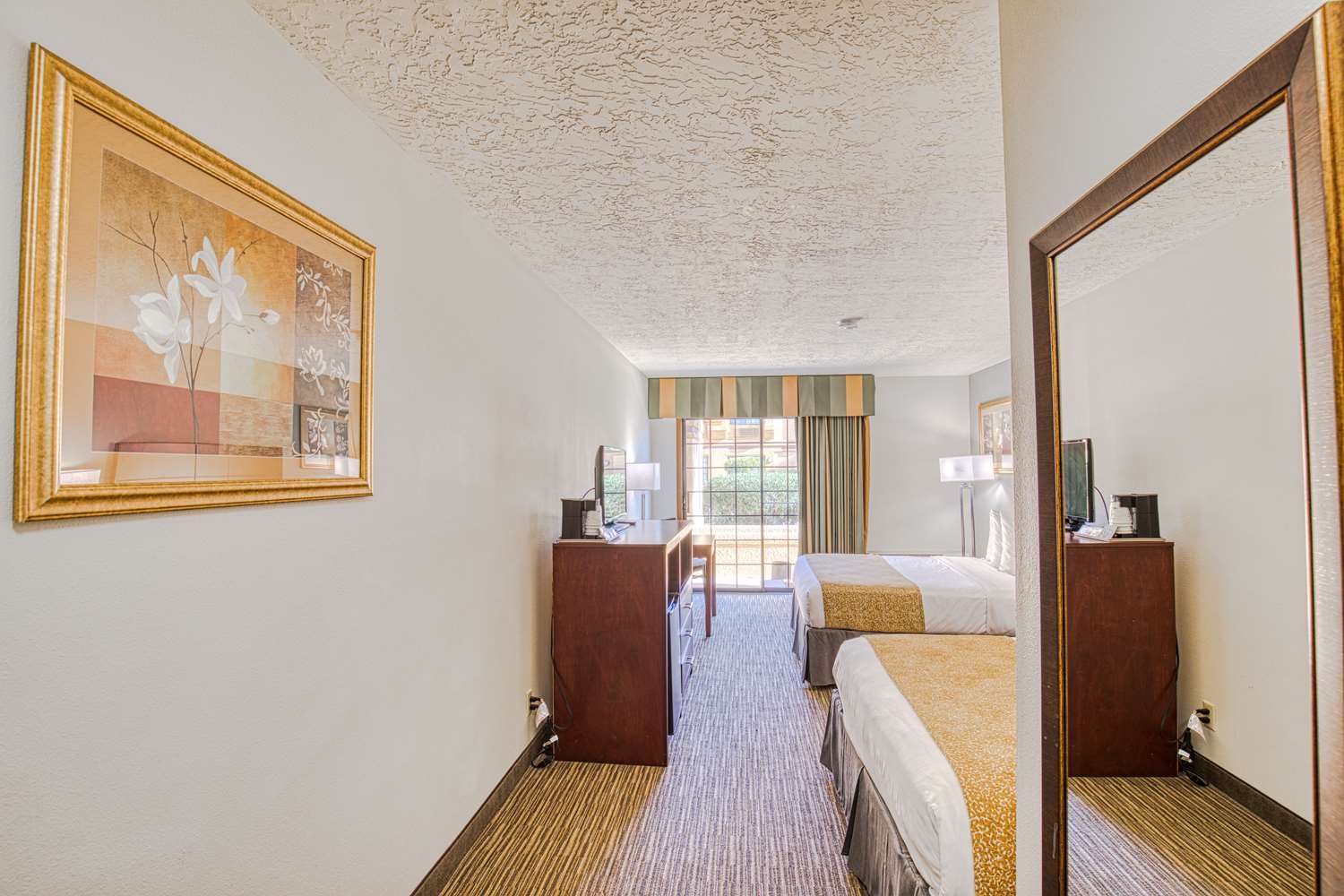 جناح بسريرين كوين مع أريكة، Best Western Green Valley Inn 5/5