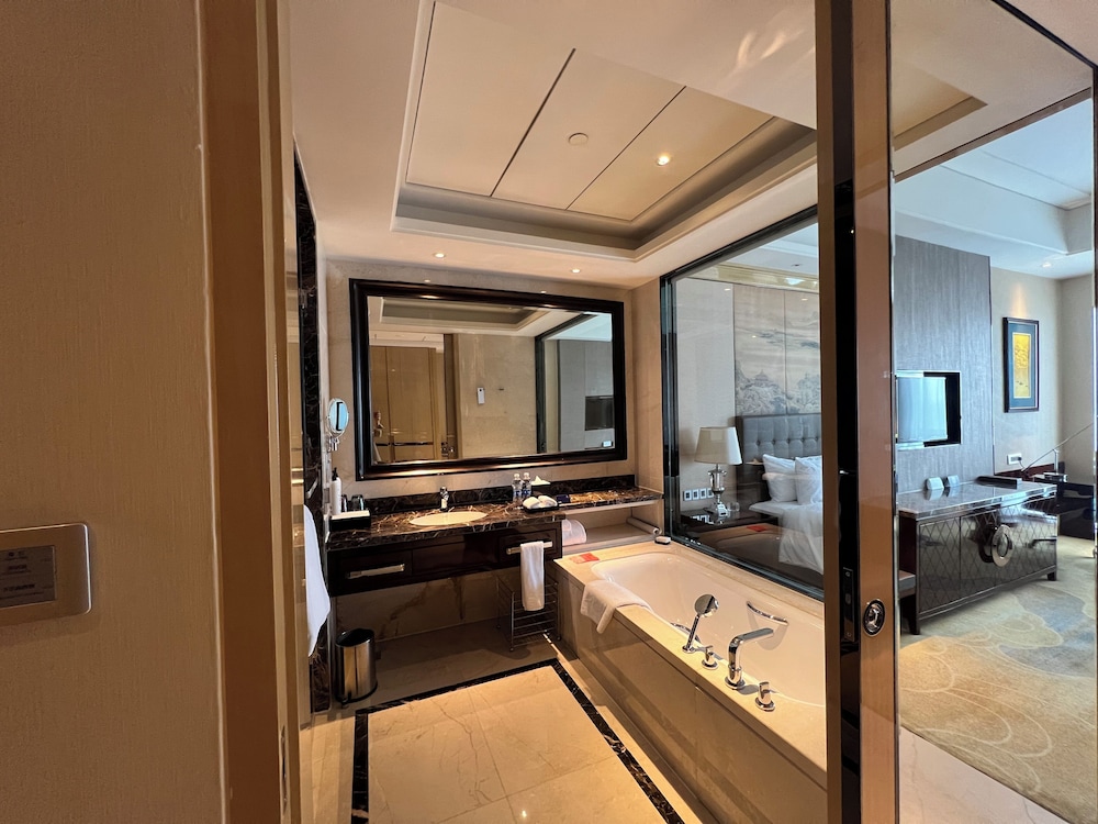 Wanda Realm Hotel Fushun 55/57