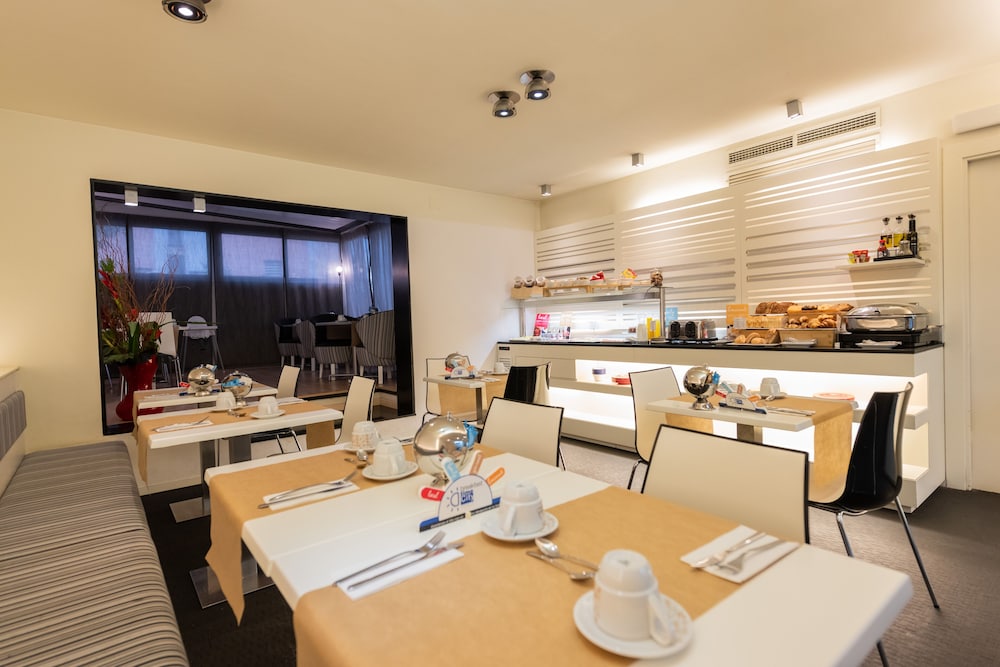 Atenea Rekord Suites 46/50