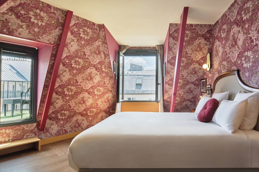 JOSEPHINE, SUPERIOR, DOUBLE BED