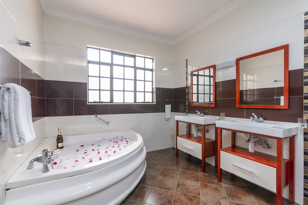 HONEYMOON, DOUBLE BED