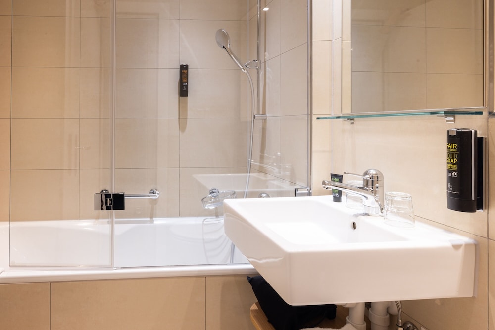 Fred Hotel Zurich Hauptbahnhof 50/50