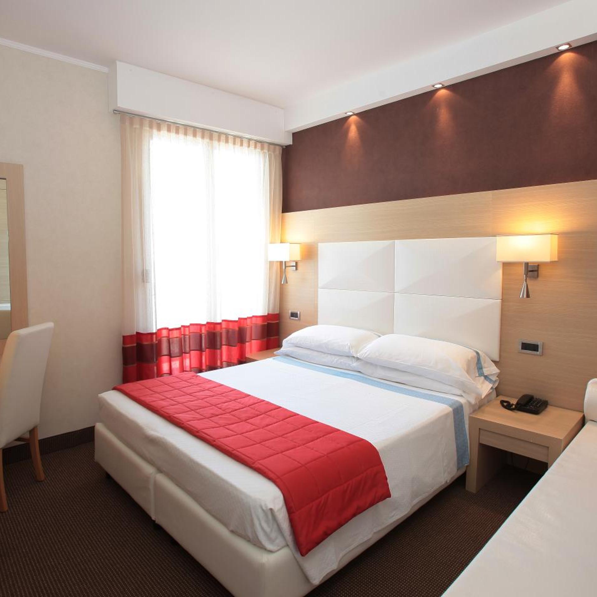 Room, Double or Twin Bed, Lateral Side Sea View