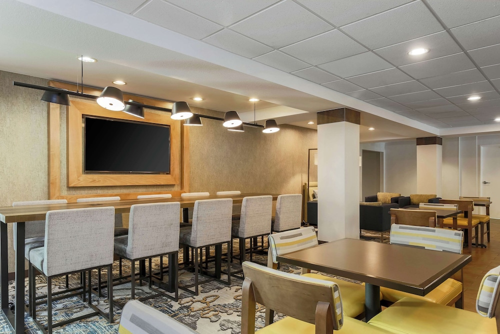 Hampton Inn And Suites Denver Tech Center 55/69