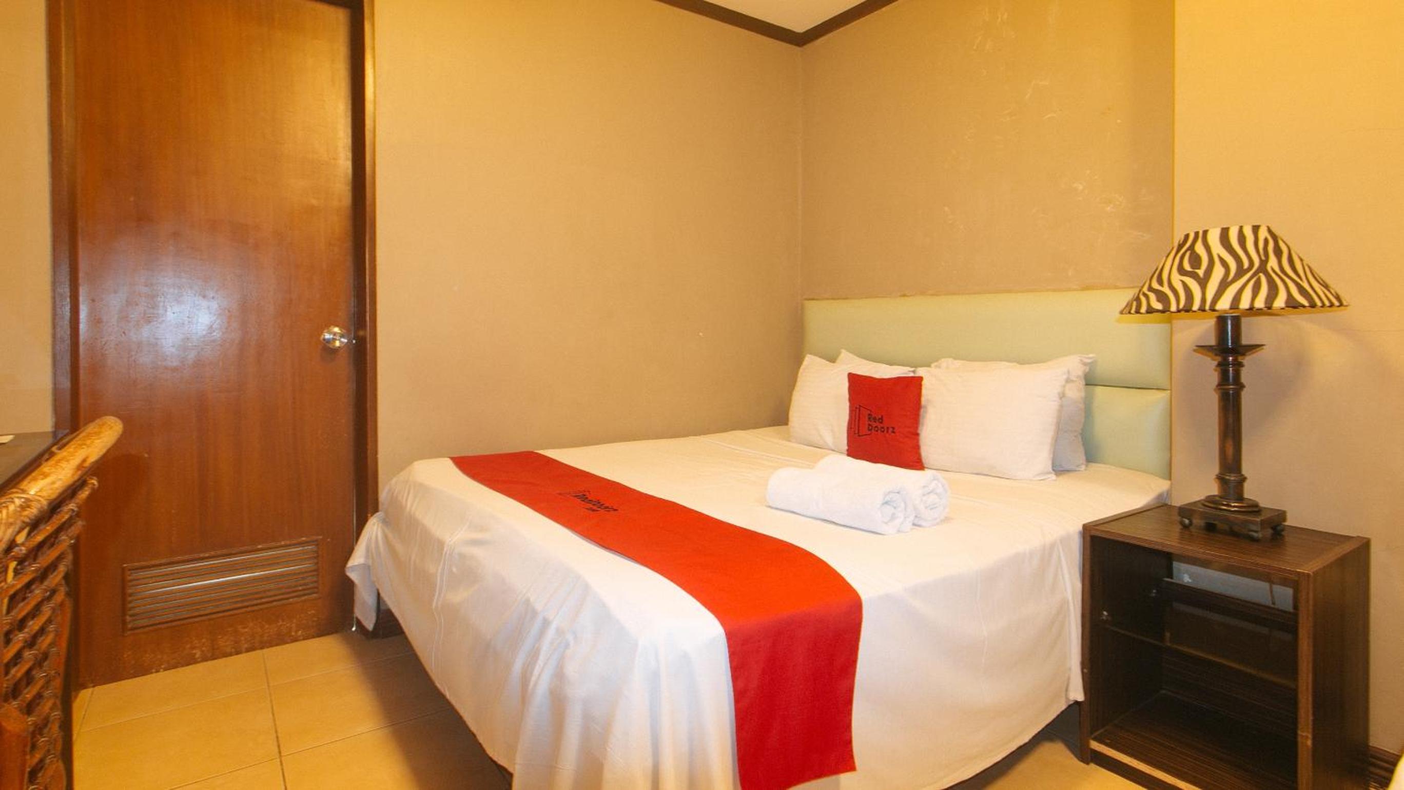 Reddoorz near Landers Superstore Cebu City 20/50