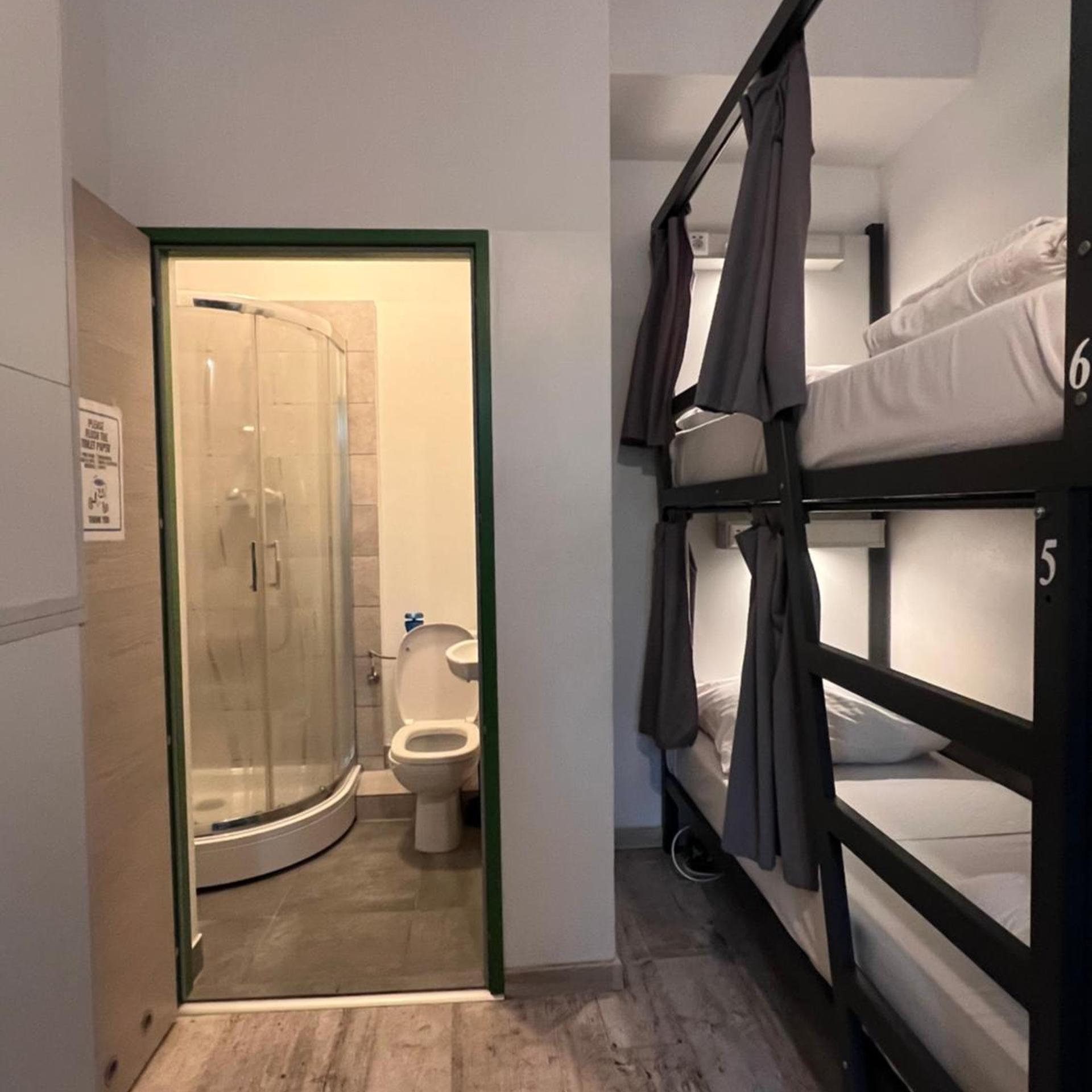 سكن مشترك بستة أسرّة للنساء، Oki Doki Old Town Hostel 2/2