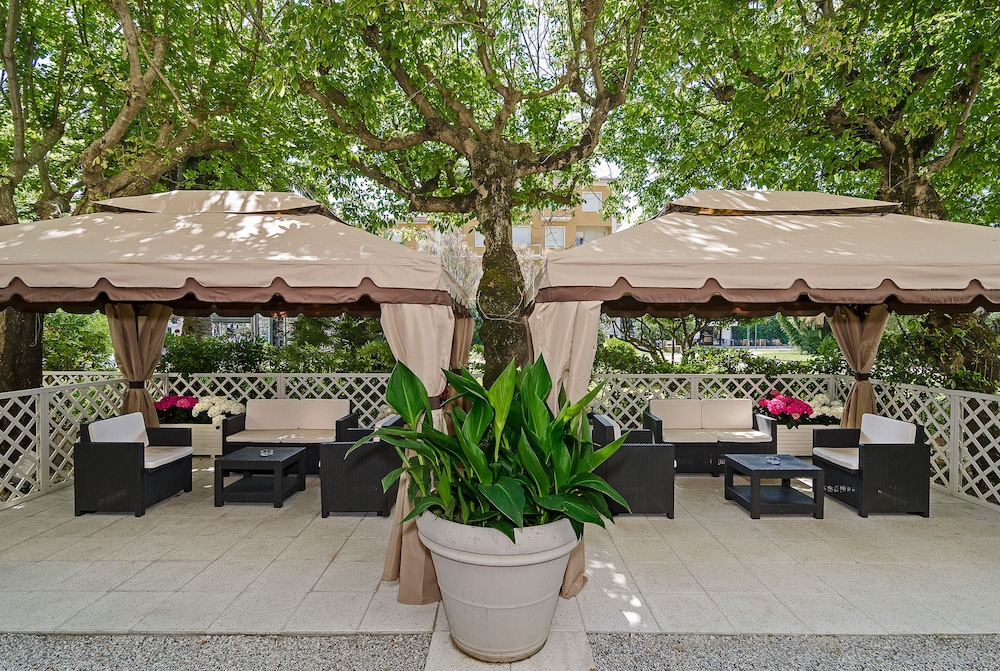 Coluccini Hotel 7/33