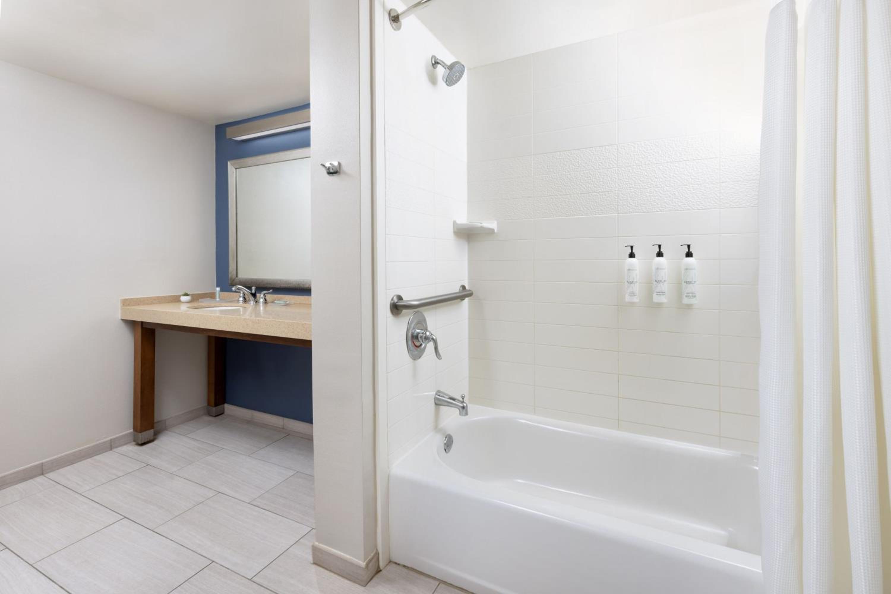 Deluxe, 2 Queen Beds, Garden View, Bathtub, Accessible, Fairfield Inn Suites Key West At the Keys Collection 7/8
