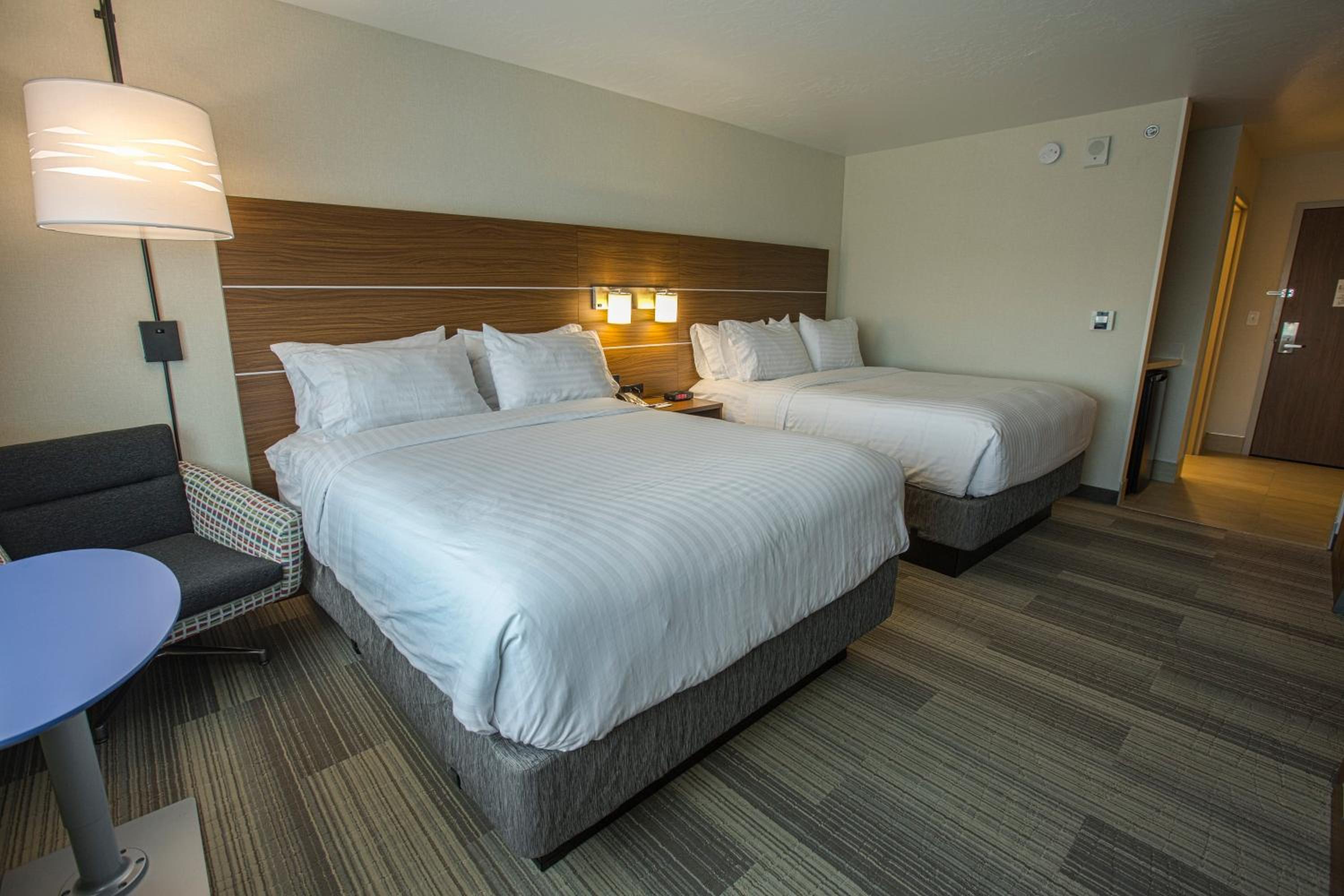 Room, Twin Beds, Accessible, Holiday Inn Express Suites Boise Airport 3/3