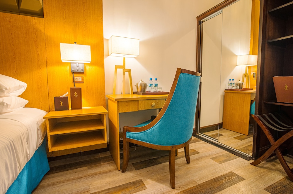 Sago Palm Hotel 38/68