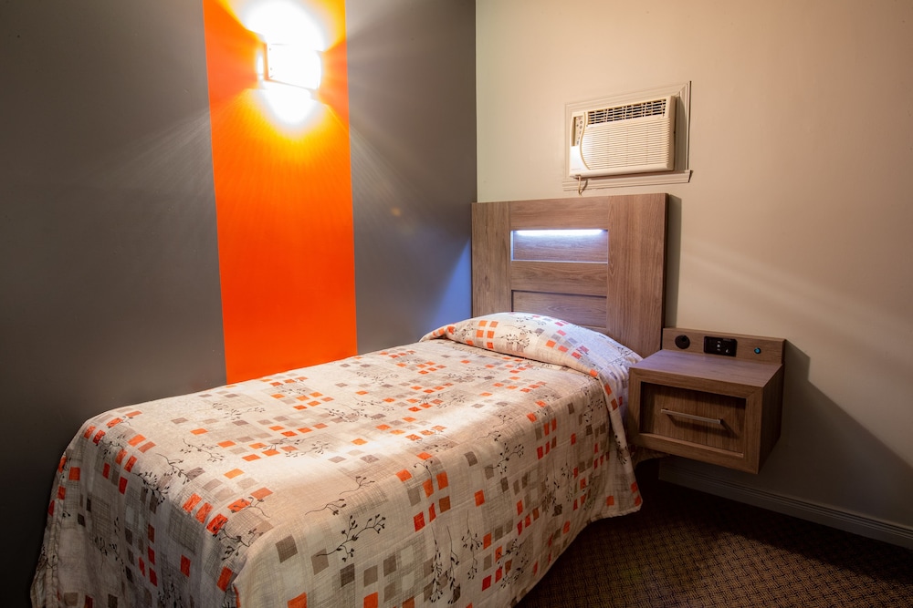 HOTEL MOTEL LE CHATEAUGUAY 7/26