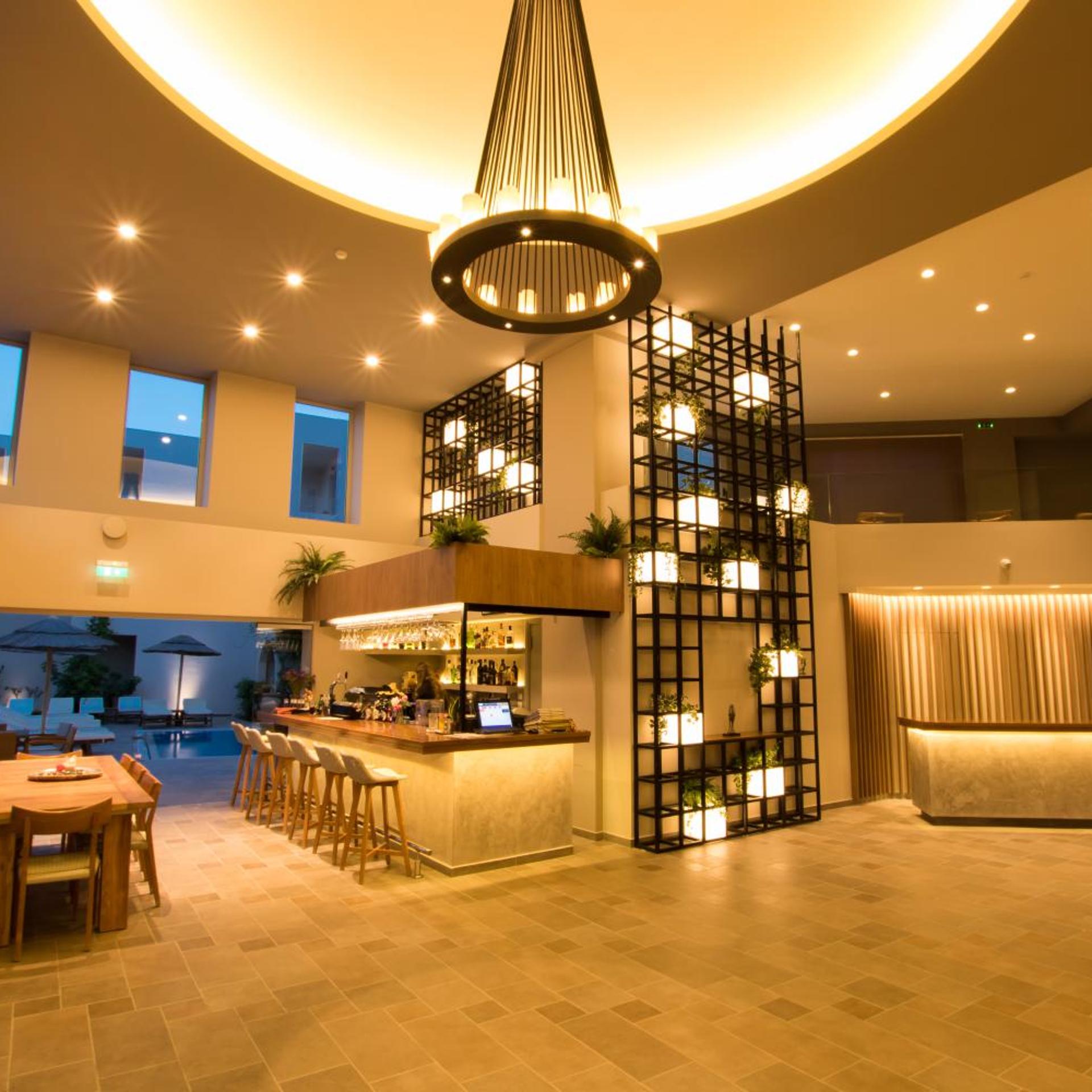 Parasol Luxury Hotel & Suites 74/80