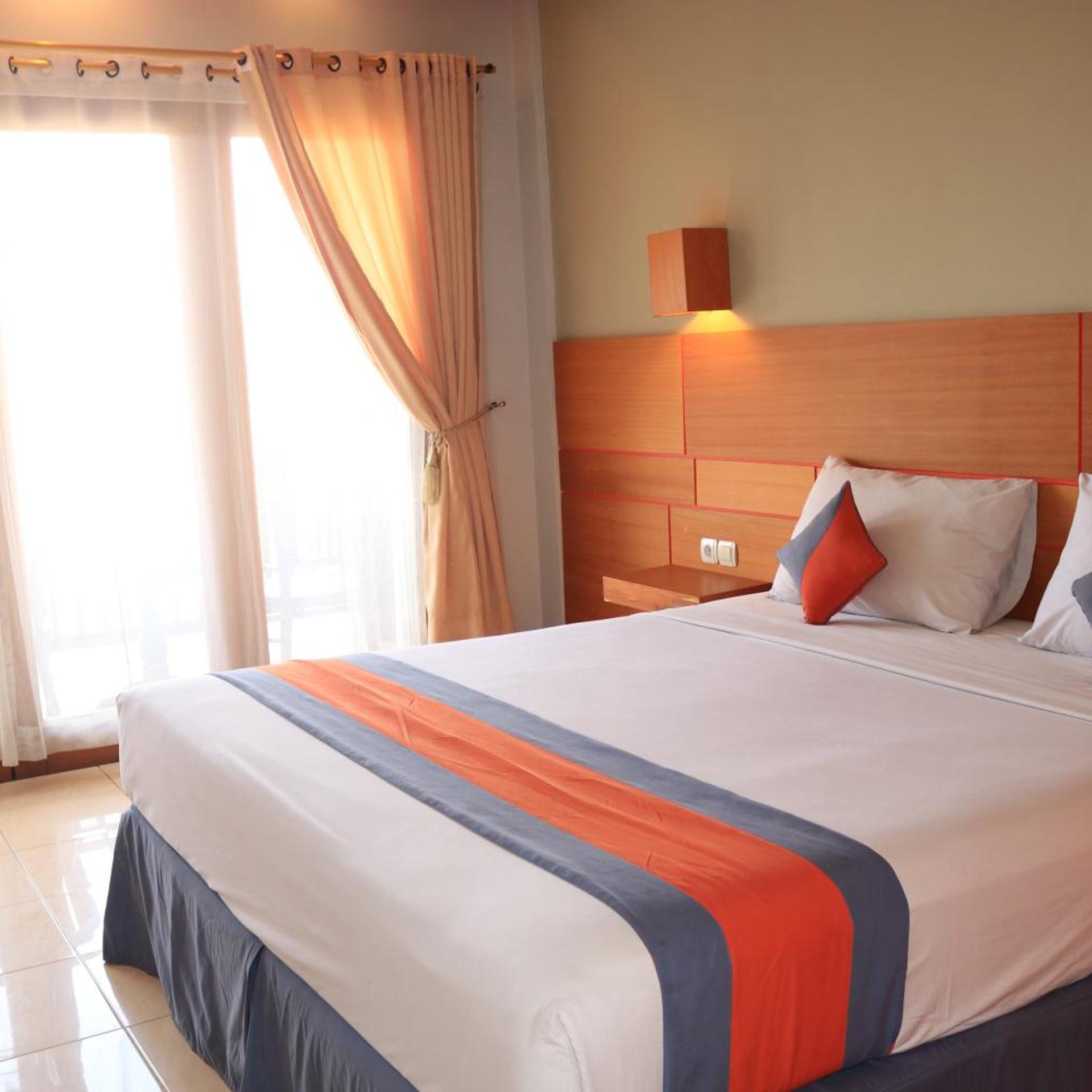 Deluxe, King Bed, Pool Access, Ground Floor