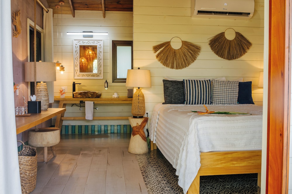Tranquilseas Eco-Lodge, Diving Center, Restaurant &amp; Bar 12/50