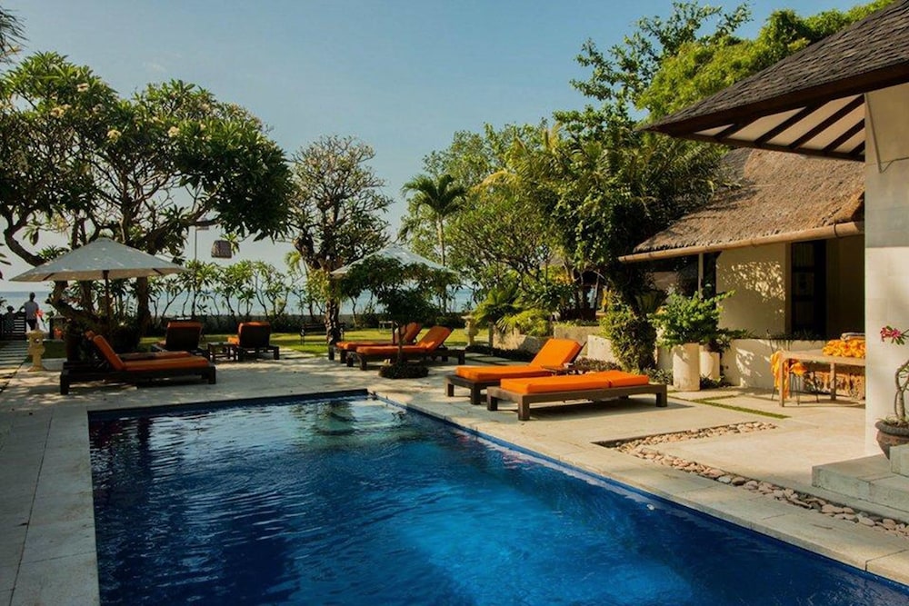 Frangipani Beach Villa 6/68