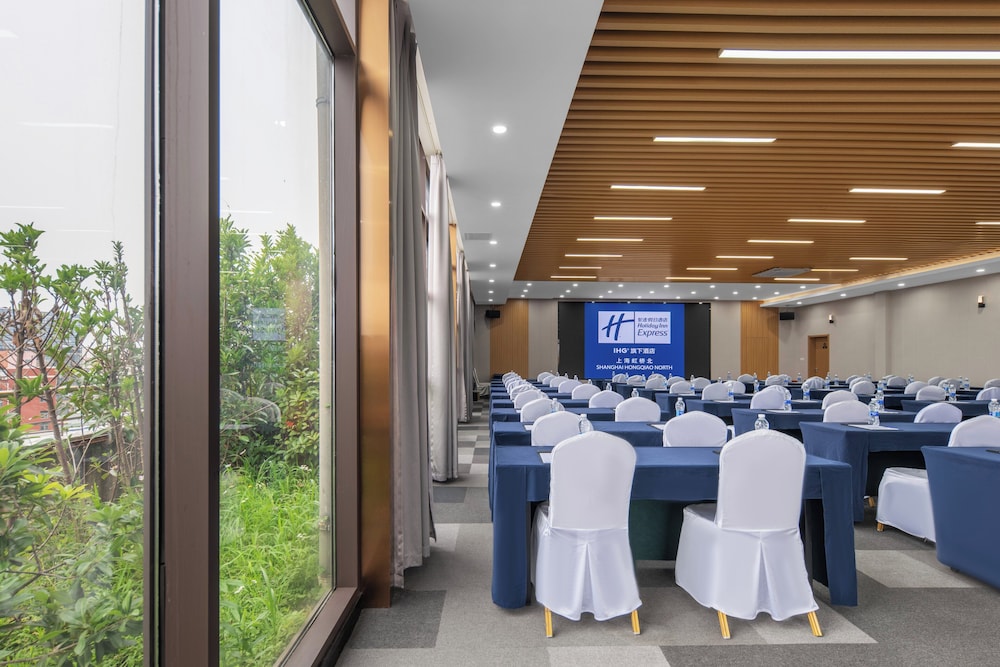 Holiday Inn Express Shanghai Hongqiao North 60/70