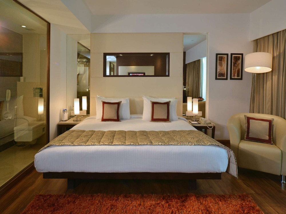 Majestic Court Sarovar Portico 16/46