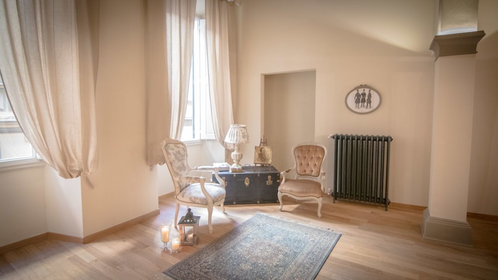 Breathtaking 4BD Apt 5min Walk to Duomo 27/33
