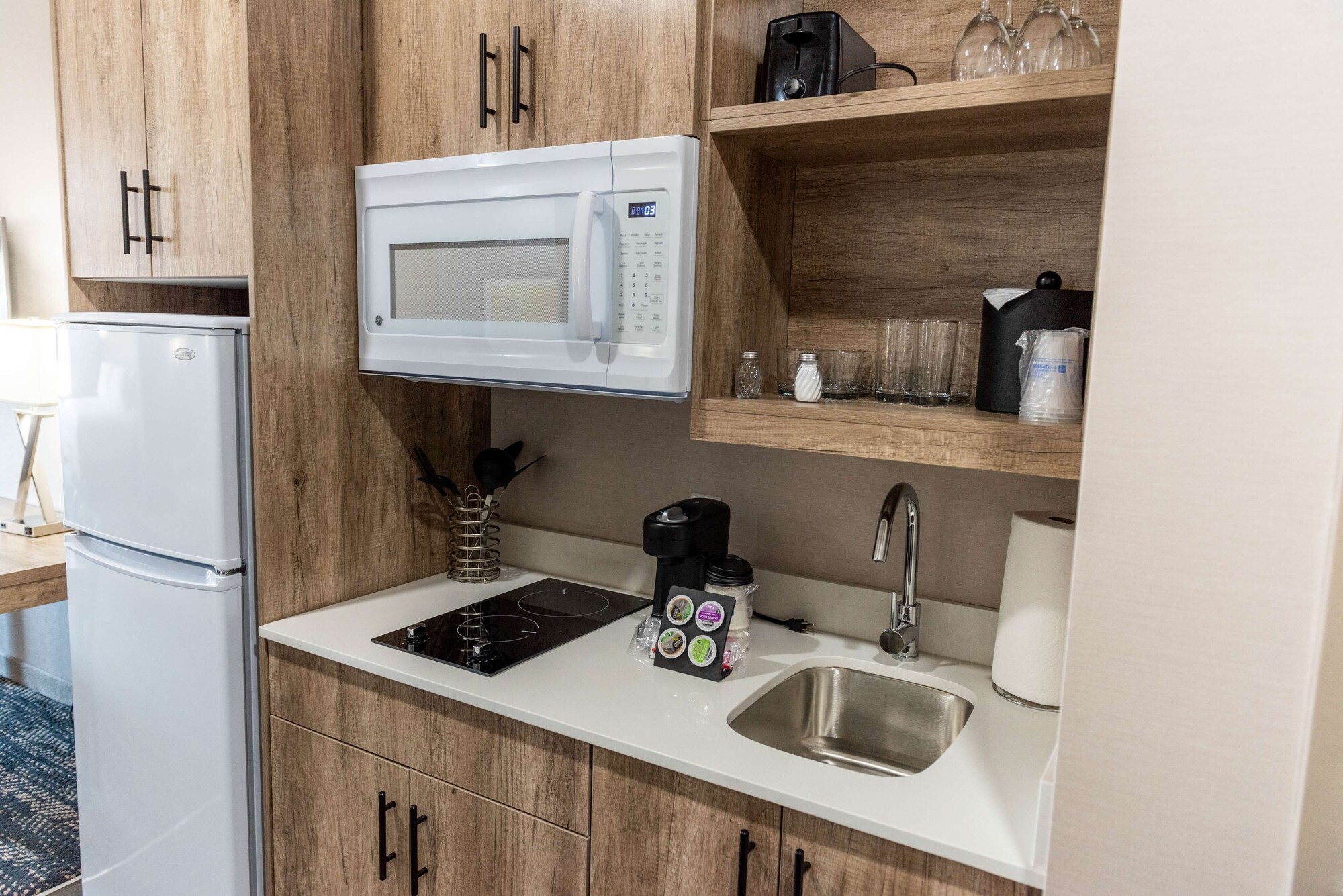 جناح تنفيذي كبير بسرير كينج مع أريكة بمطبخ، Best Western Premier Executive Residency Medicine Hat 6/10