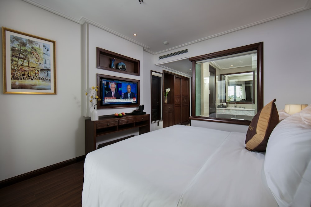 PREMIER, DELUXE, DOUBLE OR TWIN BED, CITY VIEW
