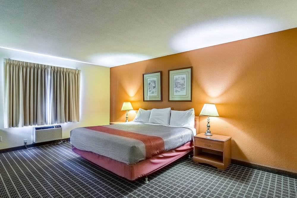 DELUXE, QUEEN BED