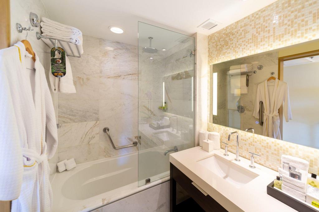 Classic, 2 Double Beds, Living Area, Club Floor, Accessible، Intercontinental San Pedro Sula 8/10