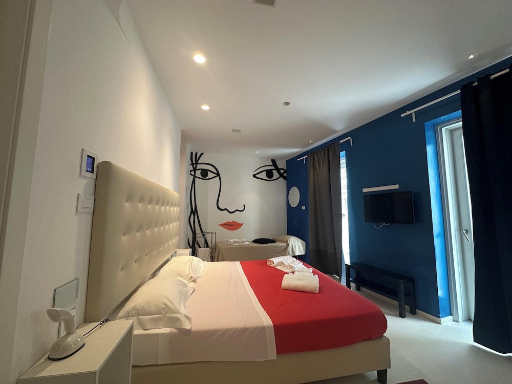 Classic, 1 Double and 1 Single Bed