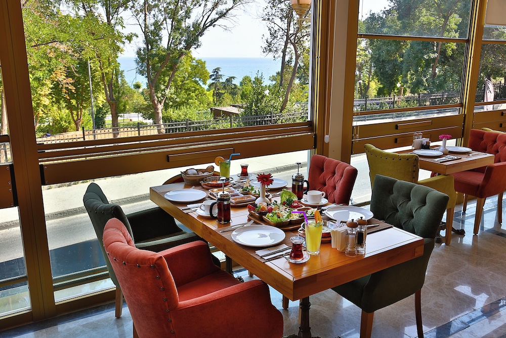 HOTEL EMIRHAN PALACE 50/67