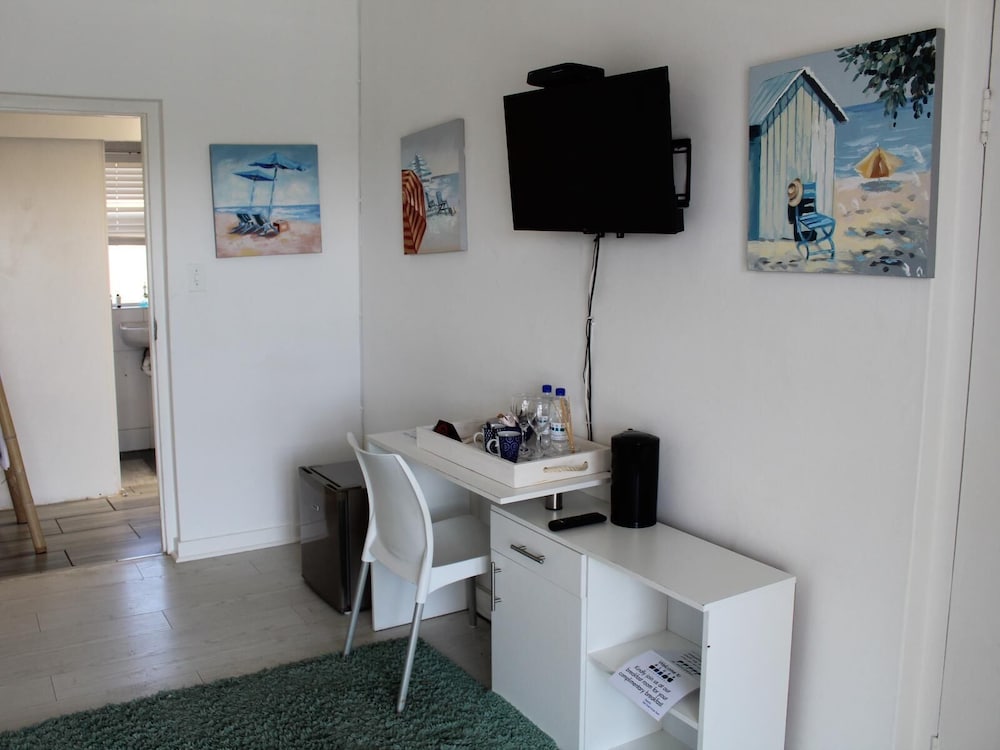 Blue's Guest House 26/33