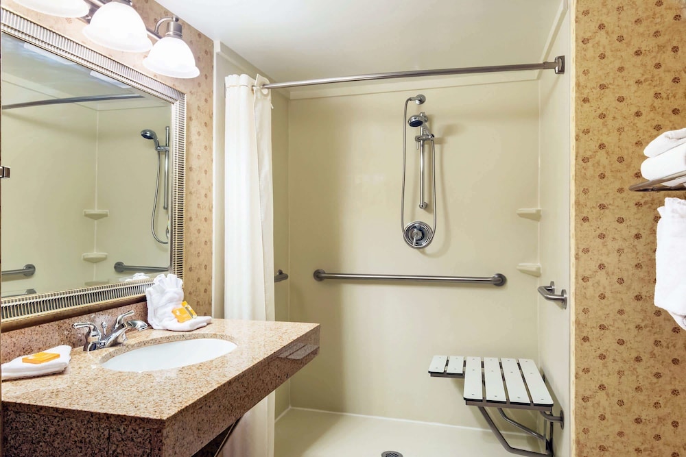 La Quinta Inn & Suites by Wyndham Kennewick 24/63