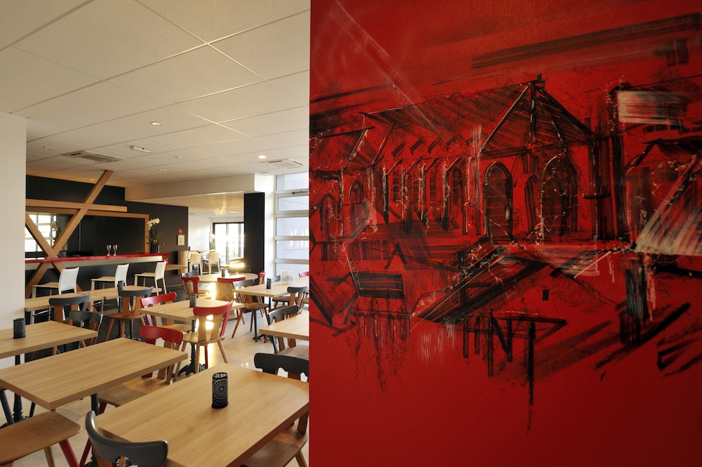 COLMAR HOTEL 32/38