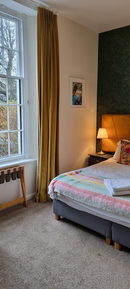 Laston House 12/50