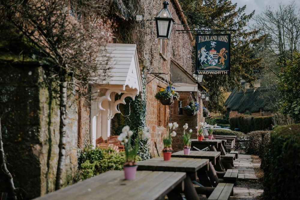 The Falkland Arms 41/50