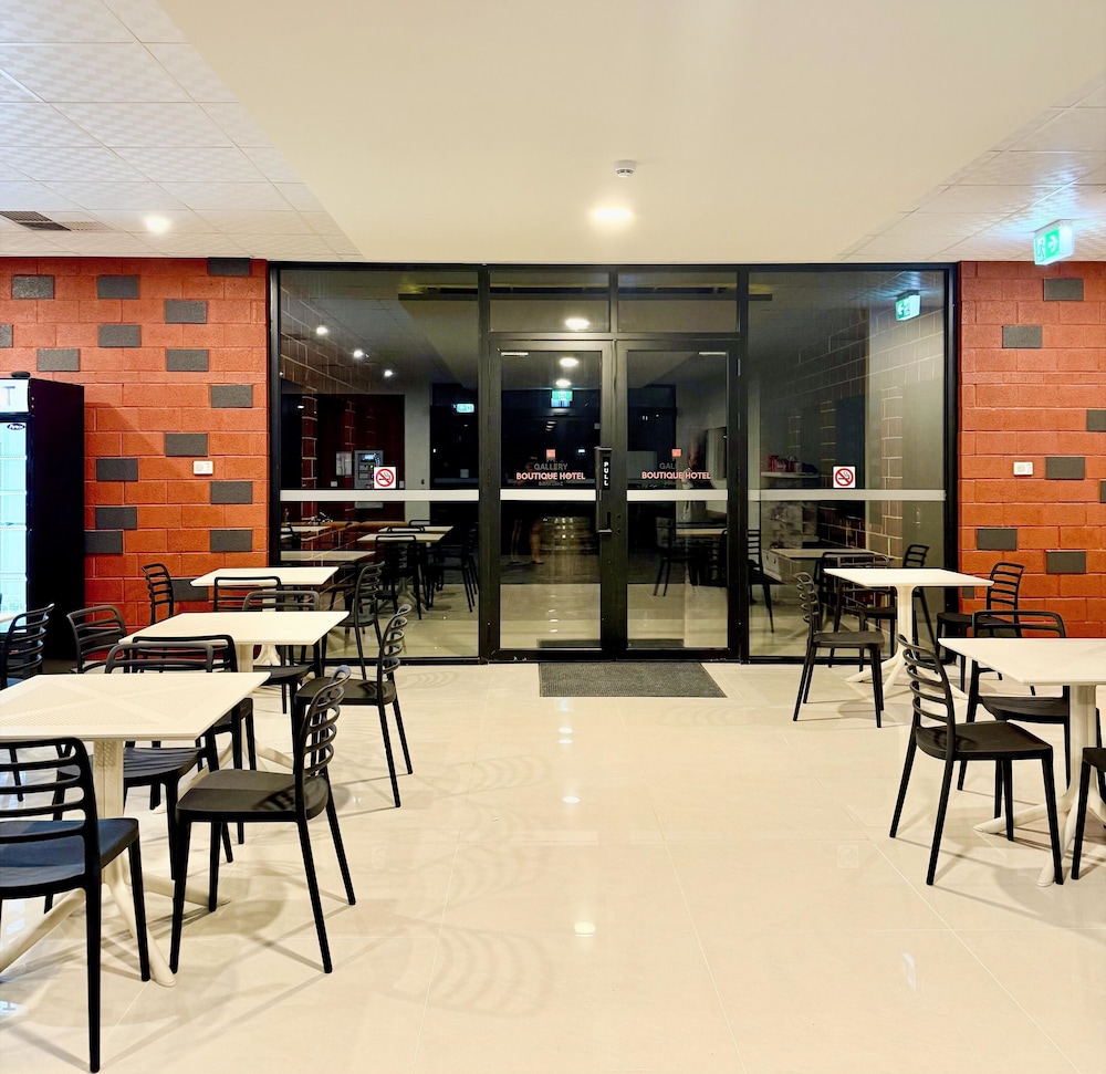 Gallery Hotel 63/71