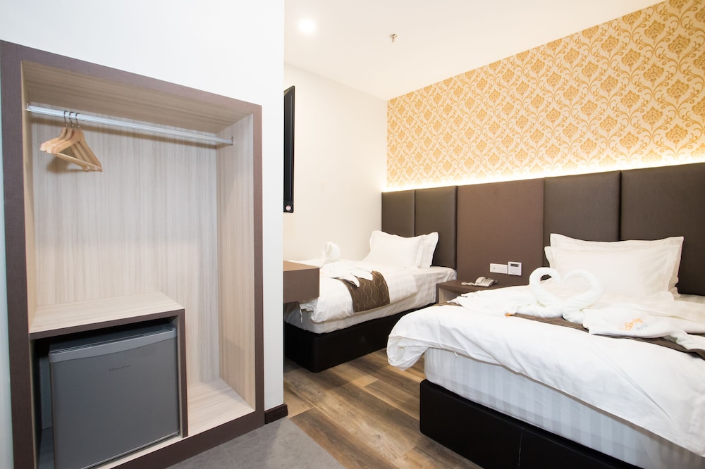 Spring Season Hotel 7/33