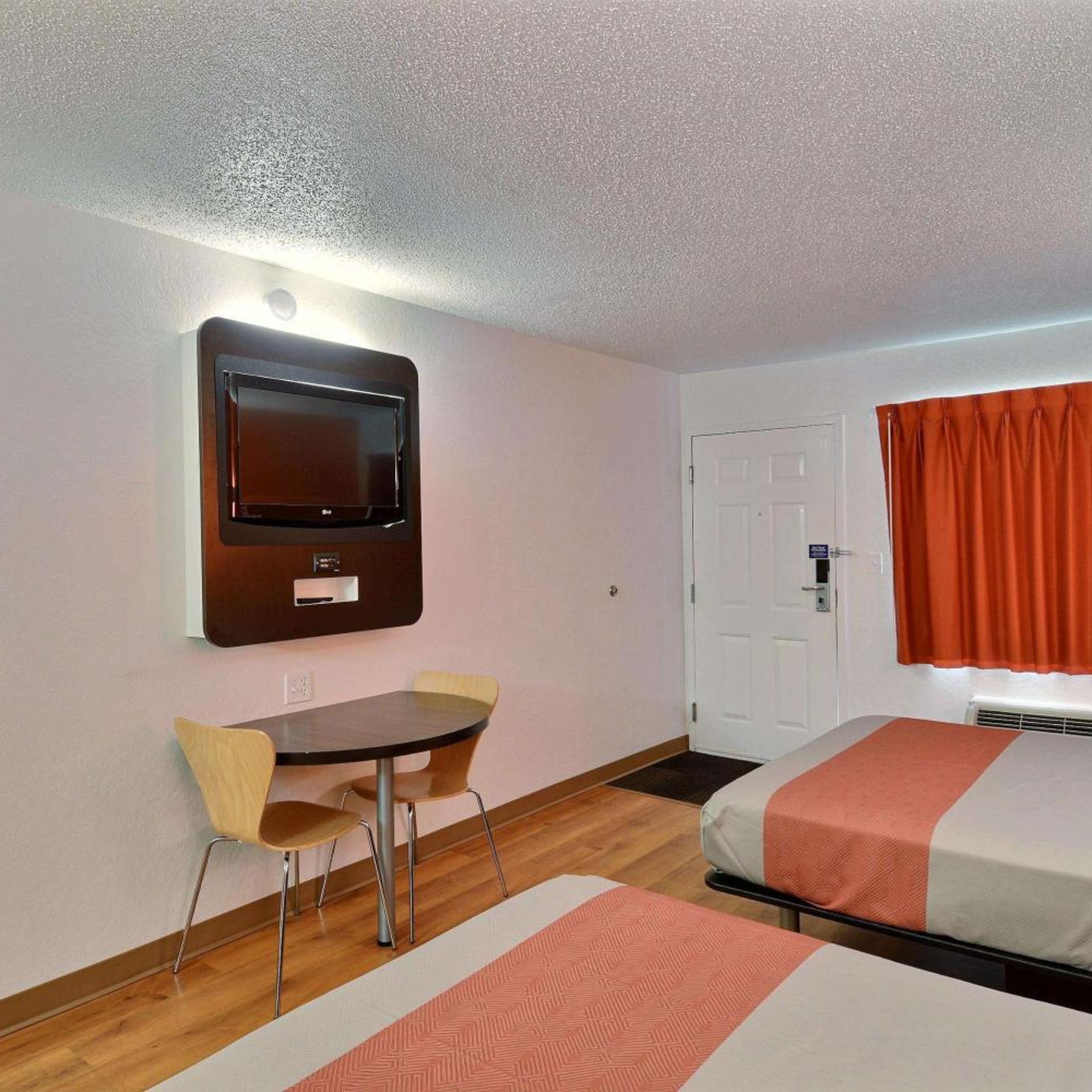 Deluxe, Quadruple, Motel6 Tewksbury, MA - Boston 2/3
