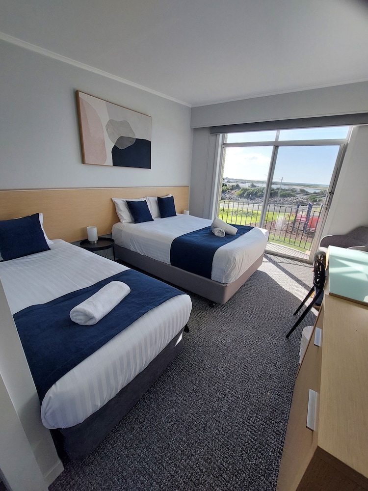Scamander Beach Resort Hotel 8/49