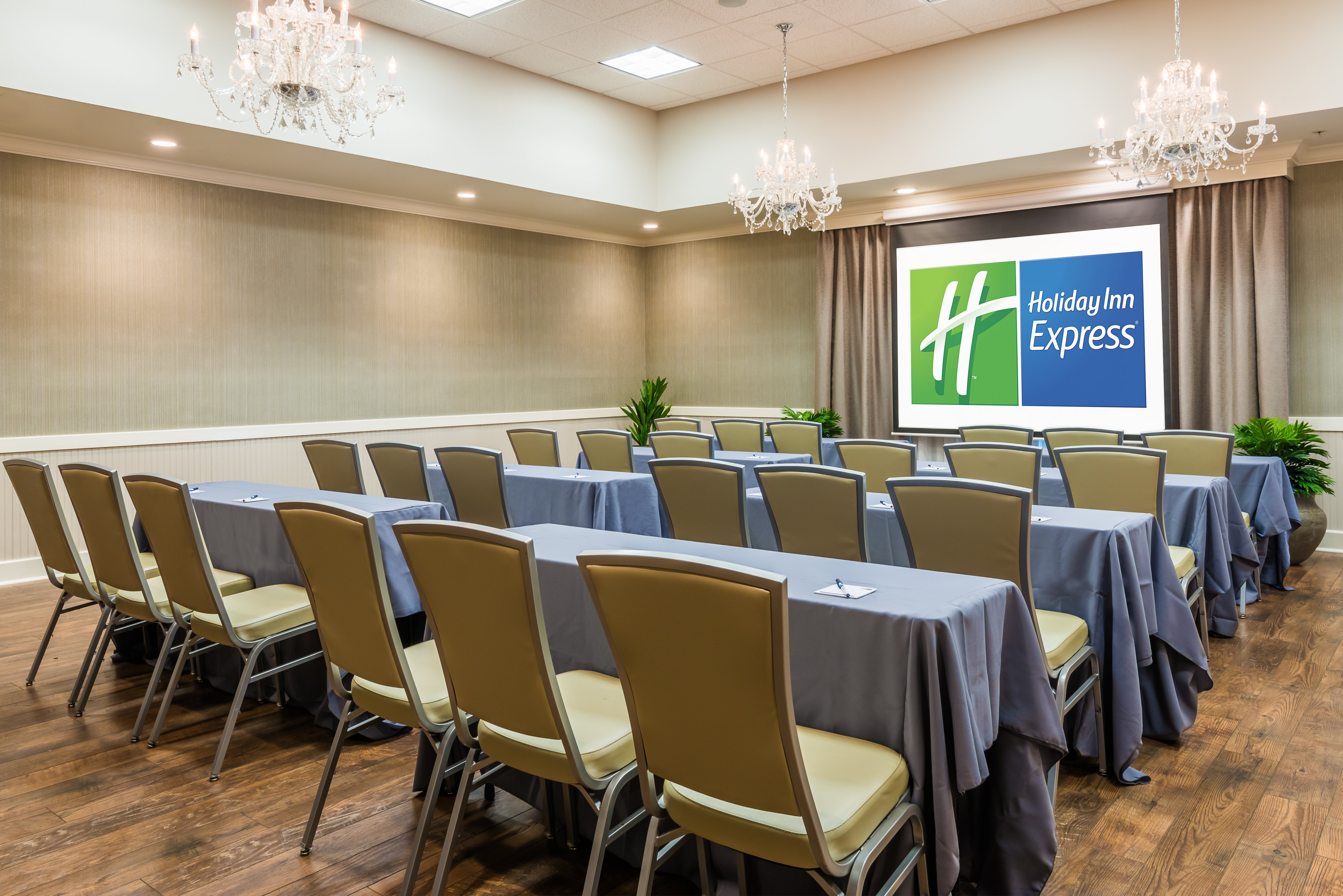 Holiday Inn Express Fairhope - Point Clear 57/72