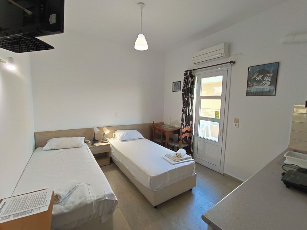 Albatross Studios And Apartments 7/50