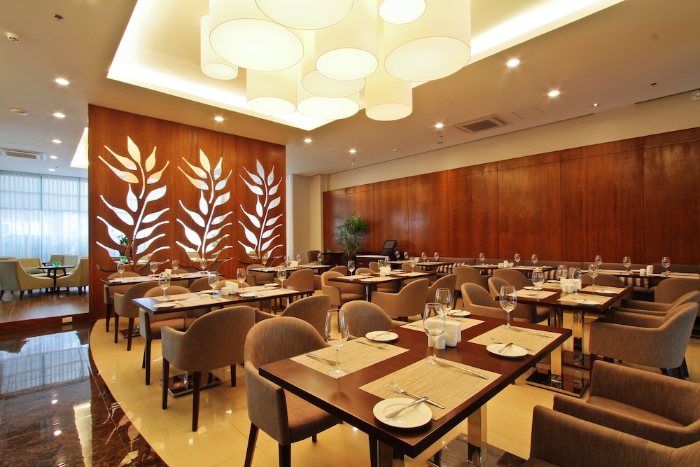 Harvest Hotel 50/68